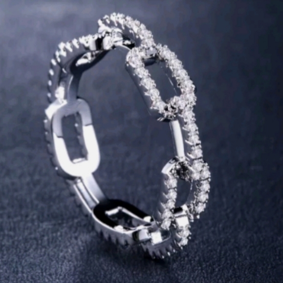 DEEUNIQUES Jewelry - Silver crystal links ring "only 1-Very unique "